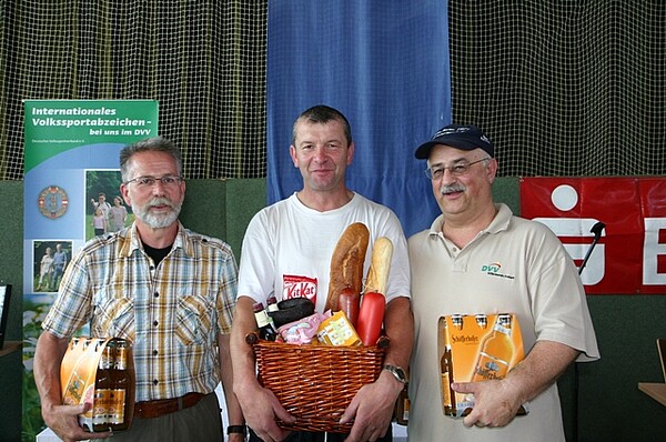 Preisübergabe für 2. Platz des MVD am Wandertag
